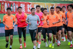 bet36体育在线：鲁能四国脚随队参加踩场训练